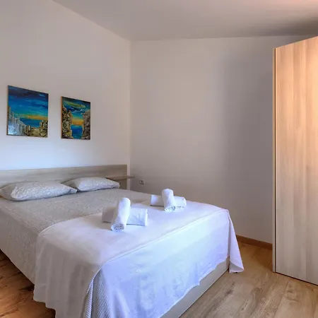 Licardo By Interhome Tatil Evi *