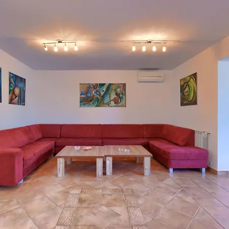 Semesterbostad Holiday Home Licardo By Interhome