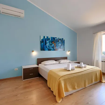 Holiday home Holiday Home Licardo By Interhome